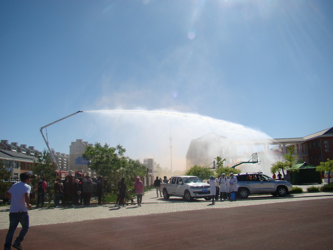 消防车扑灭因灾引起的大火6 消防车扑灭因灾引起的大火6