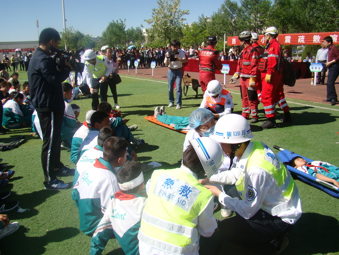 医护人员对重伤员展开医疗救治7 医护人员对重伤员展开医疗救治7